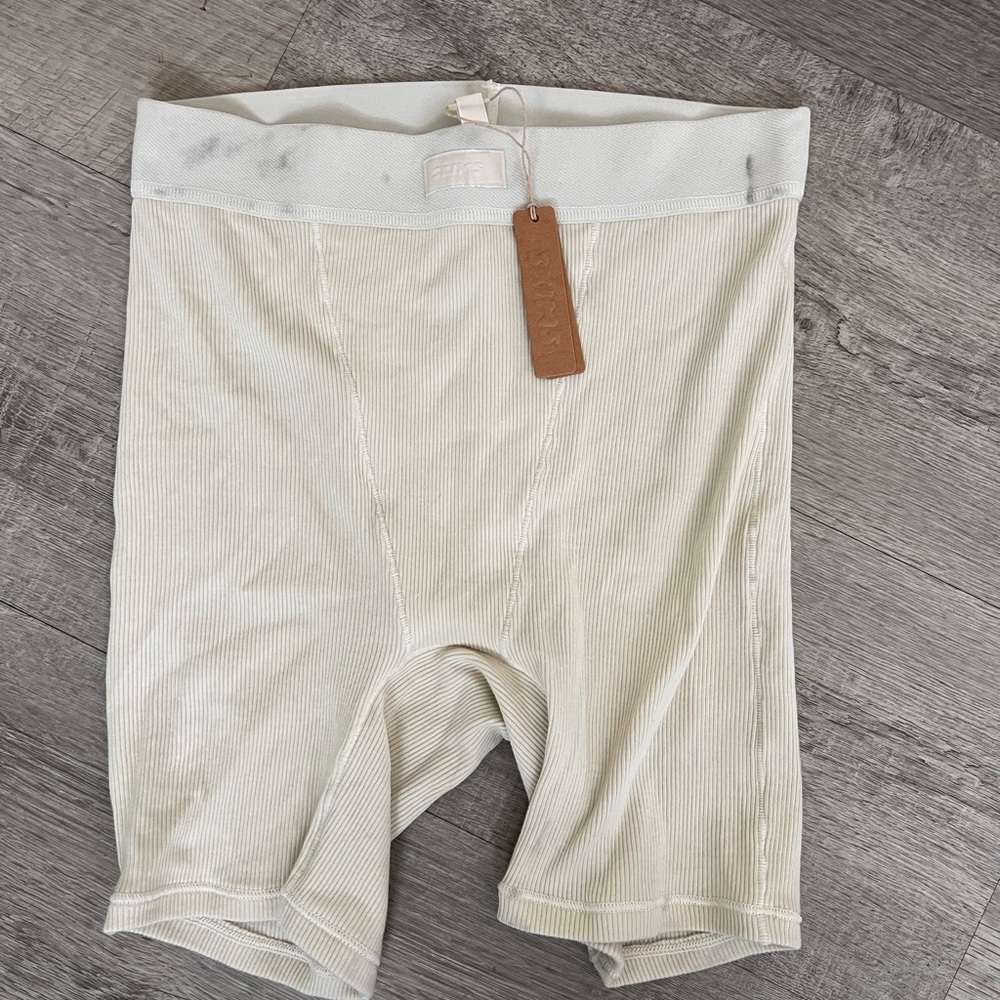 SKIMS shorts size XS
